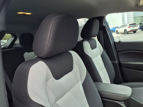 Used 2024 Chevrolet Trax LS w/ LS Convenience Package FWD image 19