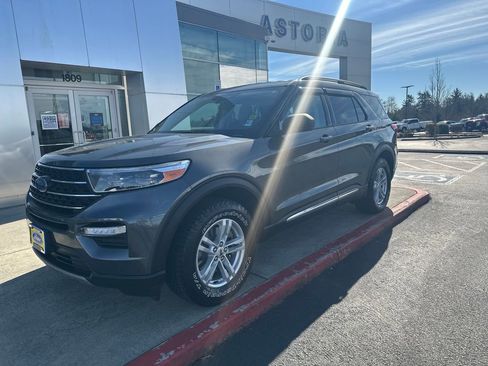 Used 2020 Ford Explorer XLT w/ Equipment Group 202A image 8