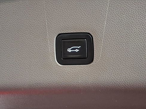 Used 2019 Chevrolet Traverse Premier w/ LPO, Floor Liner Package AWD/4WD image 7