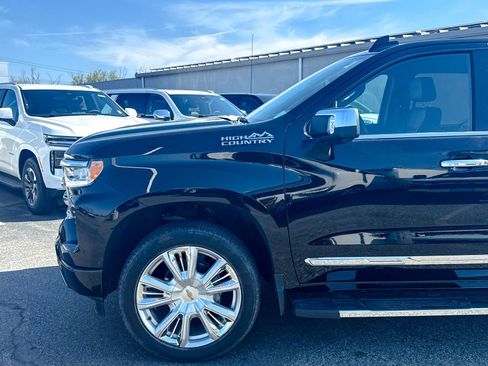 Used 2024 Chevrolet Silverado 1500 High Country w/ Technology Package AWD/4WD image 9