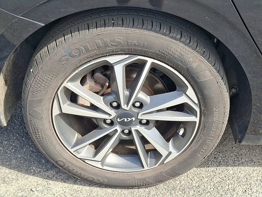 Used 2023 Kia Forte LXS w/ LXS Technology Package FWD image 9