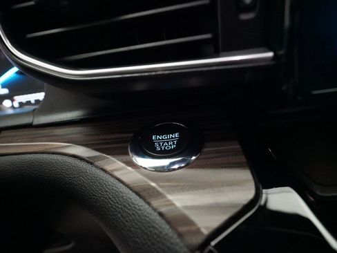 Used 2022 Ford Explorer Limited image 32