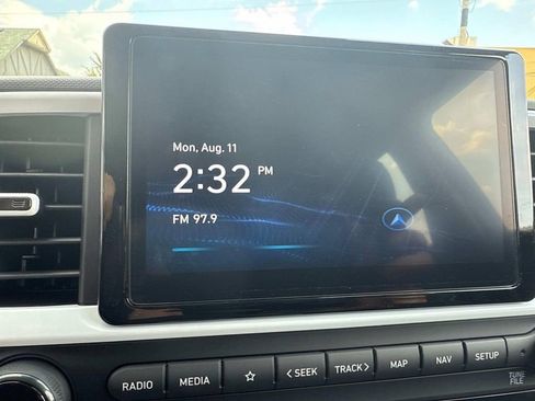 Used 2024 Hyundai Venue Limited image 20