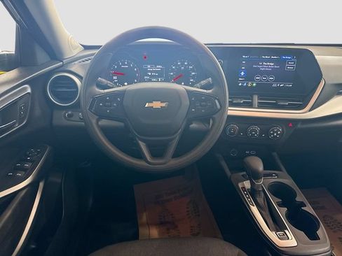 Used 2024 Chevrolet Trax LS w/ LS Convenience Package FWD image 22