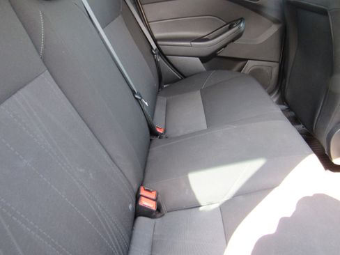 Used 2018 Ford Focus SE w/ Cold Weather Package FWD image 36
