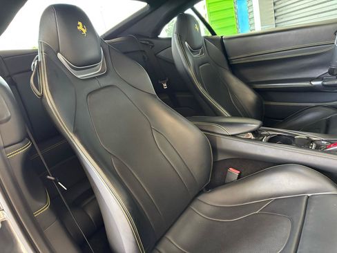 Used 2020 Ferrari Portofino RWD image 24
