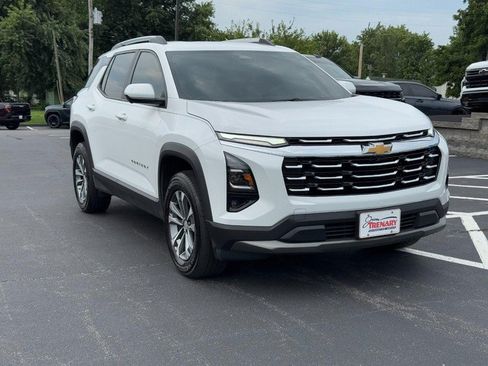 Used 2025 Chevrolet Equinox LT w/ Convenience Package II FWD image 2