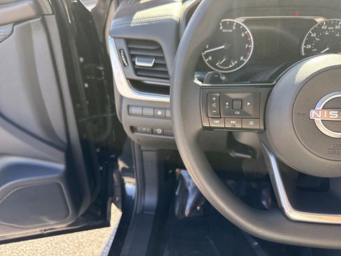 Used 2023 Nissan Rogue SV AWD/4WD image 19