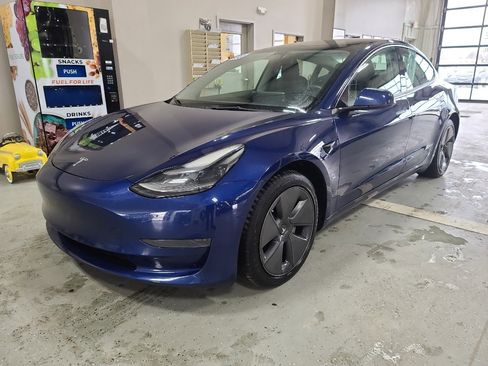 Used 2023 Tesla Model 3 Standard Range image 2