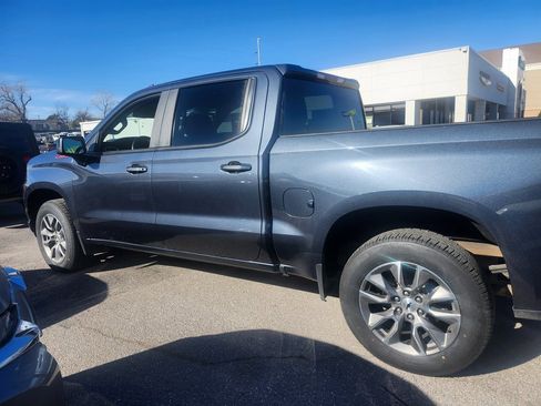 Used 2022 Chevrolet Silverado 1500 RST image 2