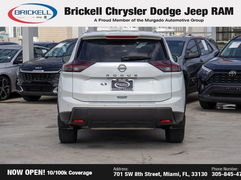 Used 2025 Nissan Rogue SV w/ SV Premium Package image 6