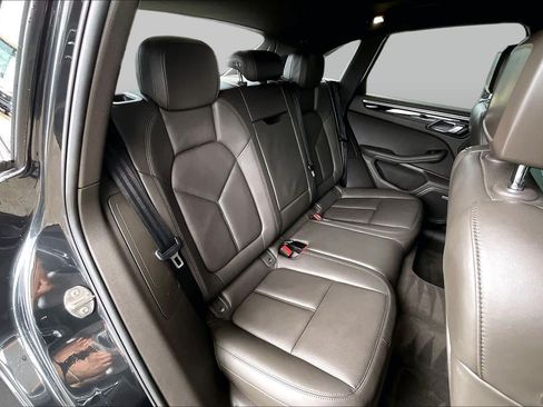 Used 2019 Porsche Macan AWD/4WD image 18