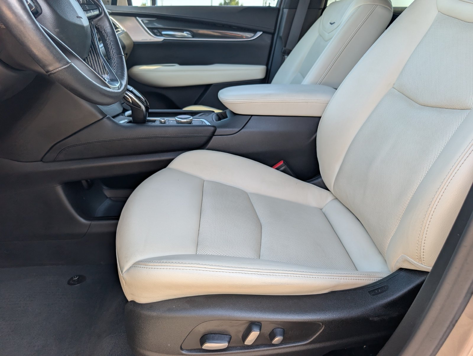 Used 2023 Cadillac XT6 Sport AWD/4WD image 16