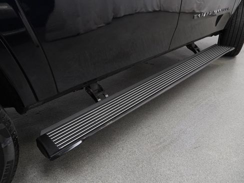 Used 2023 Jeep Grand Wagoneer L Series III w/ Rear Seat Video Group 1 AWD/4WD image 32