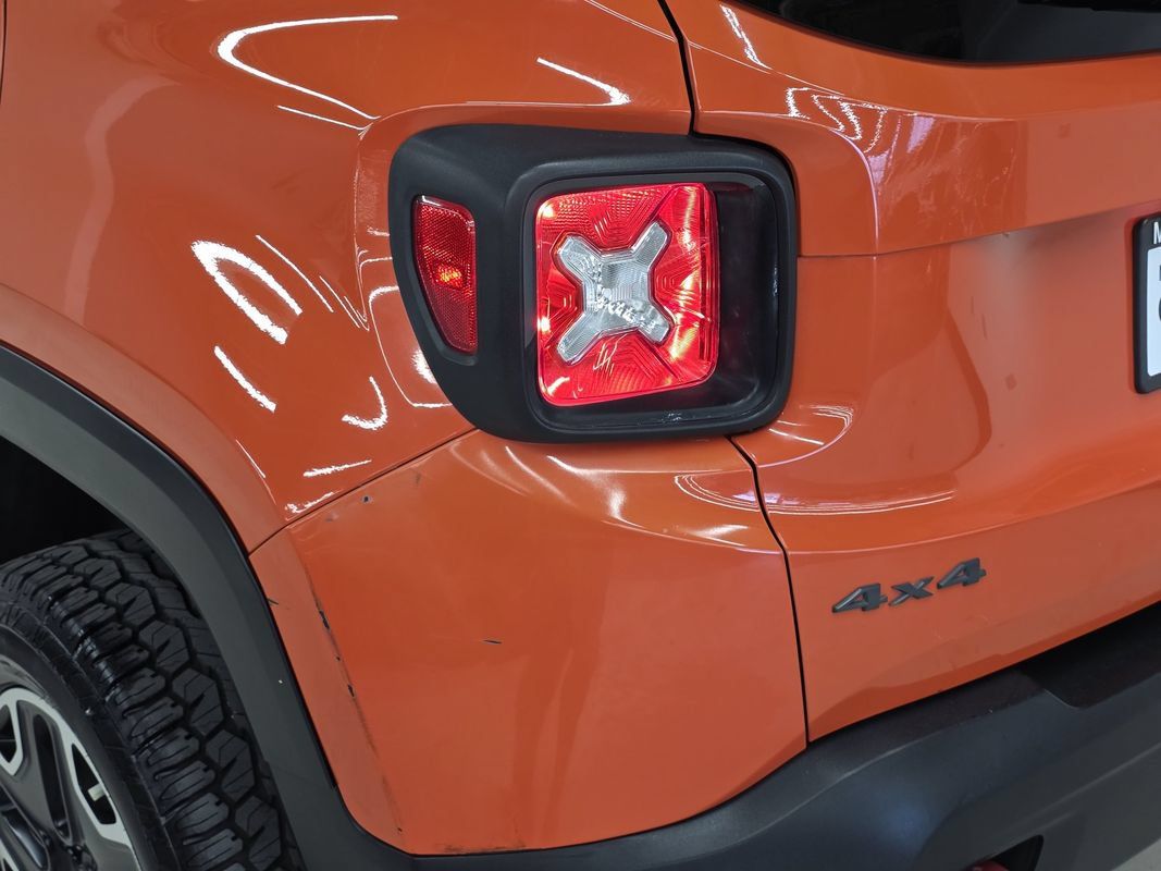 Used 2016 Jeep Renegade Trailhawk AWD/4WD image 48