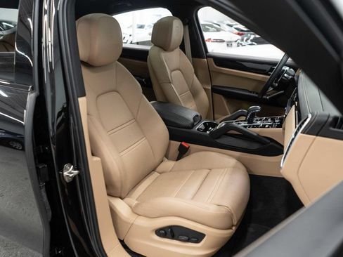 Used 2023 Porsche Cayenne Platinum Edition AWD/4WD image 10