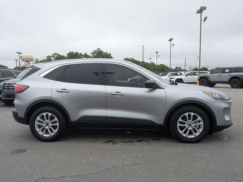 Certified 2022 Ford Escape SE w/ Convenience Package FWD image 2