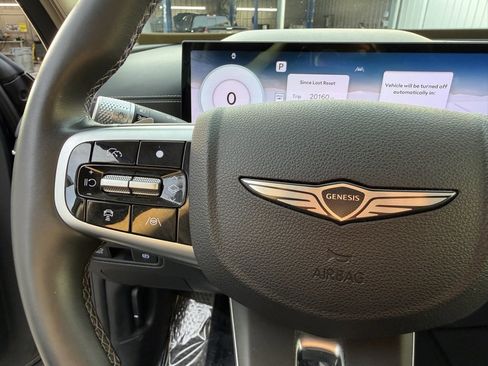 Used 2025 Genesis GV80 2.5T Standard image 16