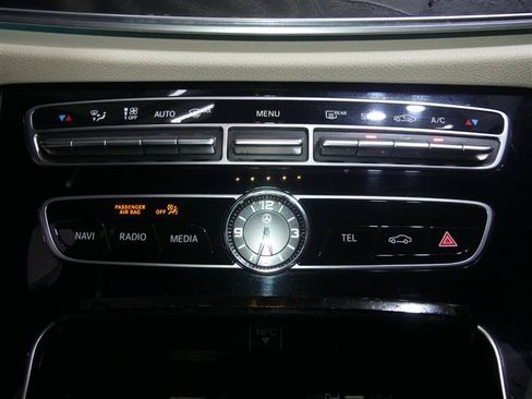 Used 2017 Mercedes-Benz E 300 4MATIC image 38