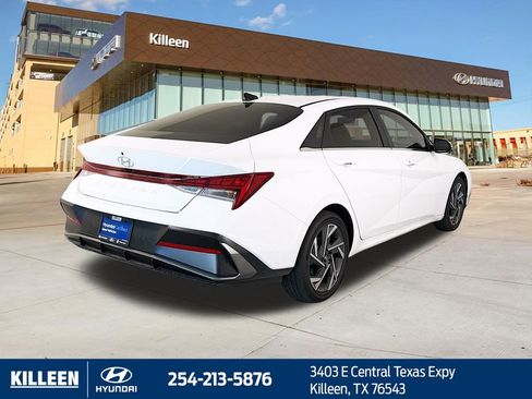 Used 2025 Hyundai Elantra SEL FWD image 9