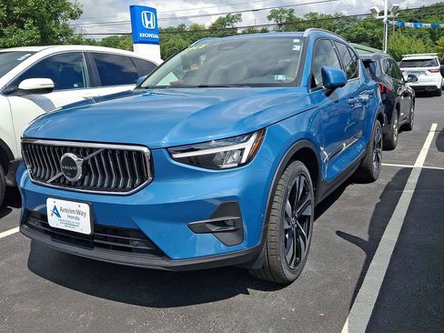 Used 2023 Volvo XC40 B5 Ultimate w/ Protection Package Premier AWD/4WD image 3