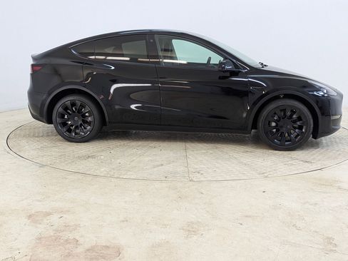 Used 2023 Tesla Model Y Long Range image 8