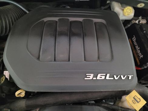 Used 2018 Dodge Grand Caravan GT image 30