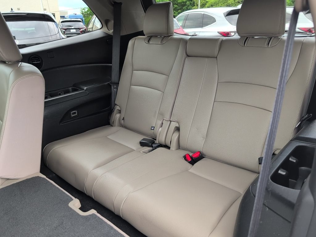 Used 2017 Honda Pilot Touring image 35