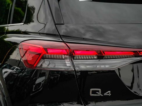 Used 2023 Audi Q4 e-tron Premium Plus w/ Premium Plus image 9