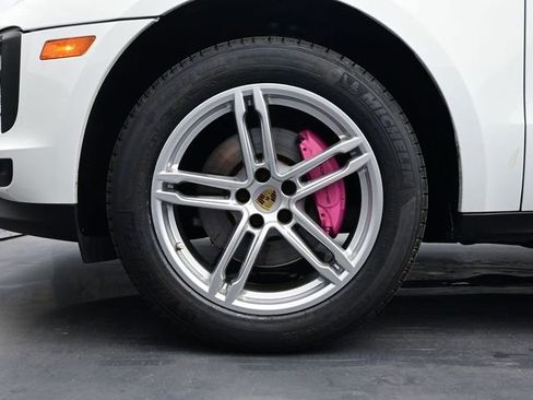 Certified 2019 Porsche Macan image 6