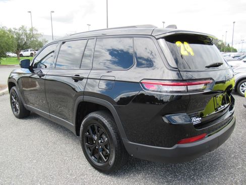 Used 2024 Jeep Grand Cherokee L Laredo AWD/4WD image 5