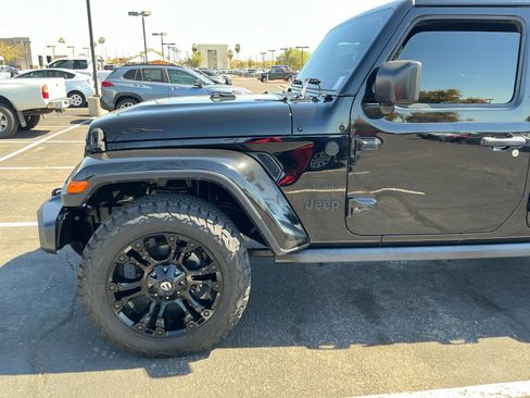 Used 2018 Jeep Wrangler Unlimited Sahara image 26