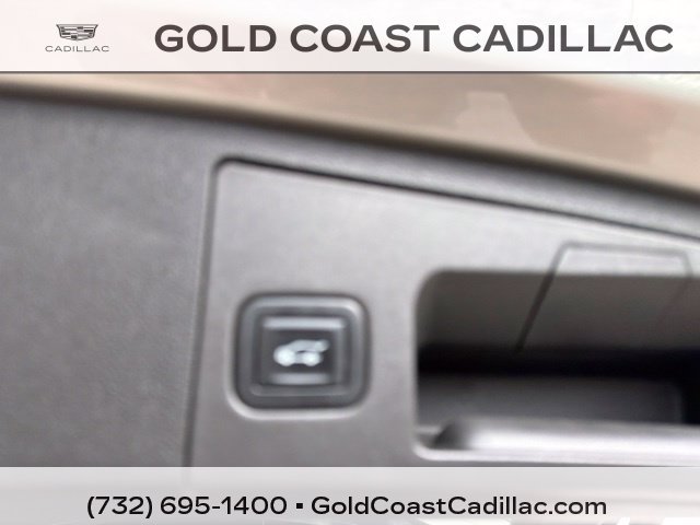 Used 2023 Cadillac XT4 Luxury w/ Cold Weather Package FWD image 12