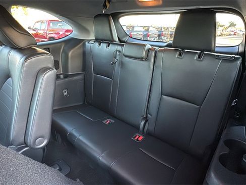 Used 2023 Toyota Highlander XLE image 25