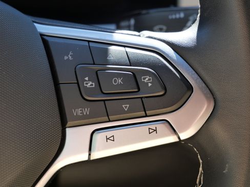 Certified 2022 Volkswagen Atlas Cross Sport SE image 31