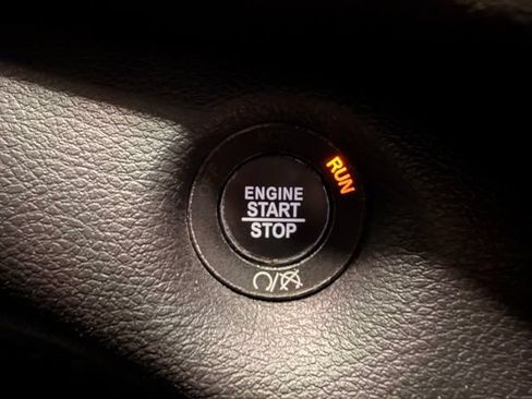 Used 2020 Jeep Cherokee Trailhawk w/ Comfort & Convenience Group AWD/4WD image 36