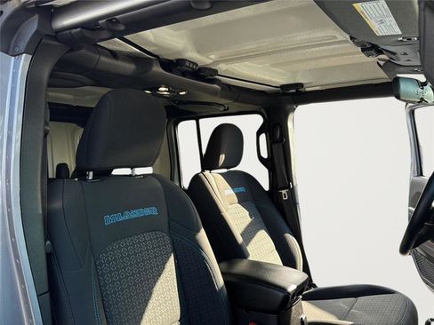 Used 2021 Jeep Wrangler Unlimited Islander image 37