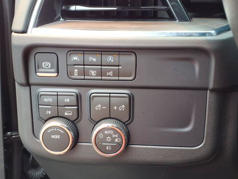 Used 2026 Chevrolet Suburban LT w/ Comfort Package AWD/4WD image 11