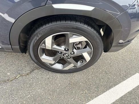 Used 2023 Hyundai Venue Limited image 13