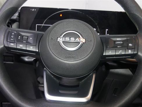 Used 2025 Nissan Kicks SV AWD/4WD image 30