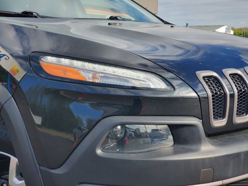 Used 2014 Jeep Cherokee Trailhawk AWD/4WD image 5