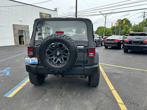 Used 2016 Jeep Wrangler Sport AWD/4WD image 9