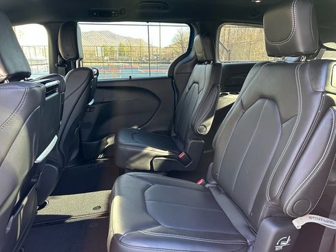 New 2026 Chrysler Pacifica Select image 25