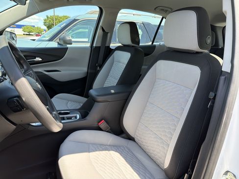 Used 2021 Chevrolet Equinox LS FWD image 9