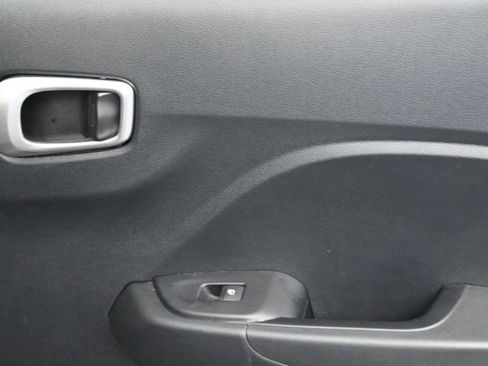 Used 2025 Hyundai Venue SEL FWD image 30