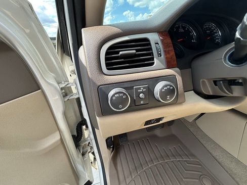 Used 2014 Chevrolet Suburban LTZ image 10