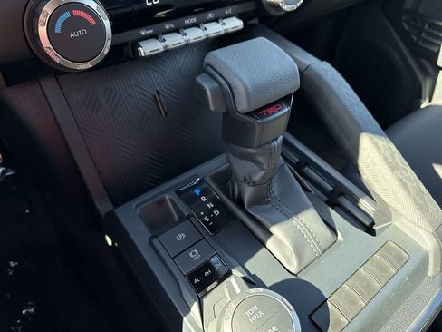 Used 2025 Toyota Tacoma TRD Sport AWD/4WD image 20