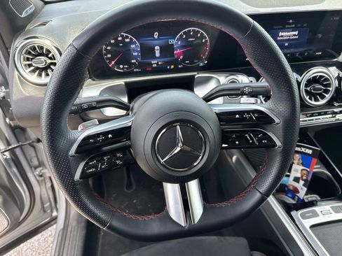 Used 2025 Mercedes-Benz GLB 250 image 22