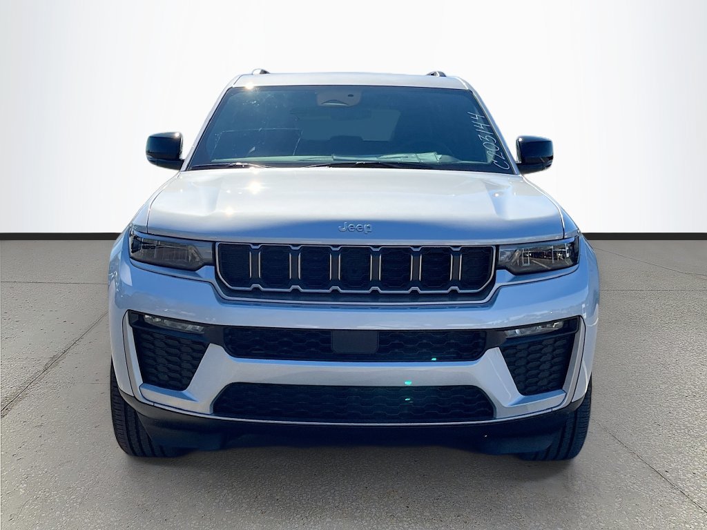 New 2026 Jeep Grand Cherokee Limited w/ Trailer Tow Package RWD image 2