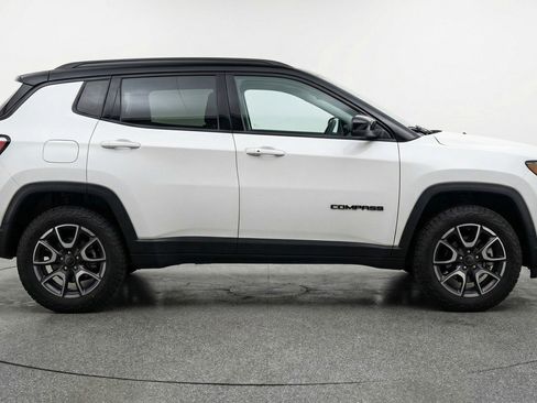 Used 2025 Jeep Compass Trailhawk AWD/4WD image 11